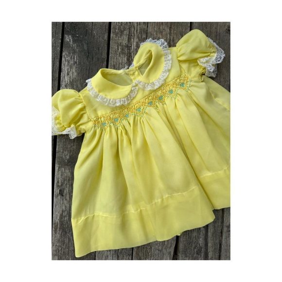 Vintage | 50s Yellow Party Dress Smocked Peter Pan Collar Puff Sleeve Lace Trim - Picture 2 of 8